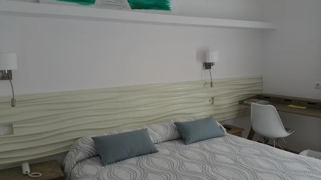Hotel Bahia 라세비나 2*,